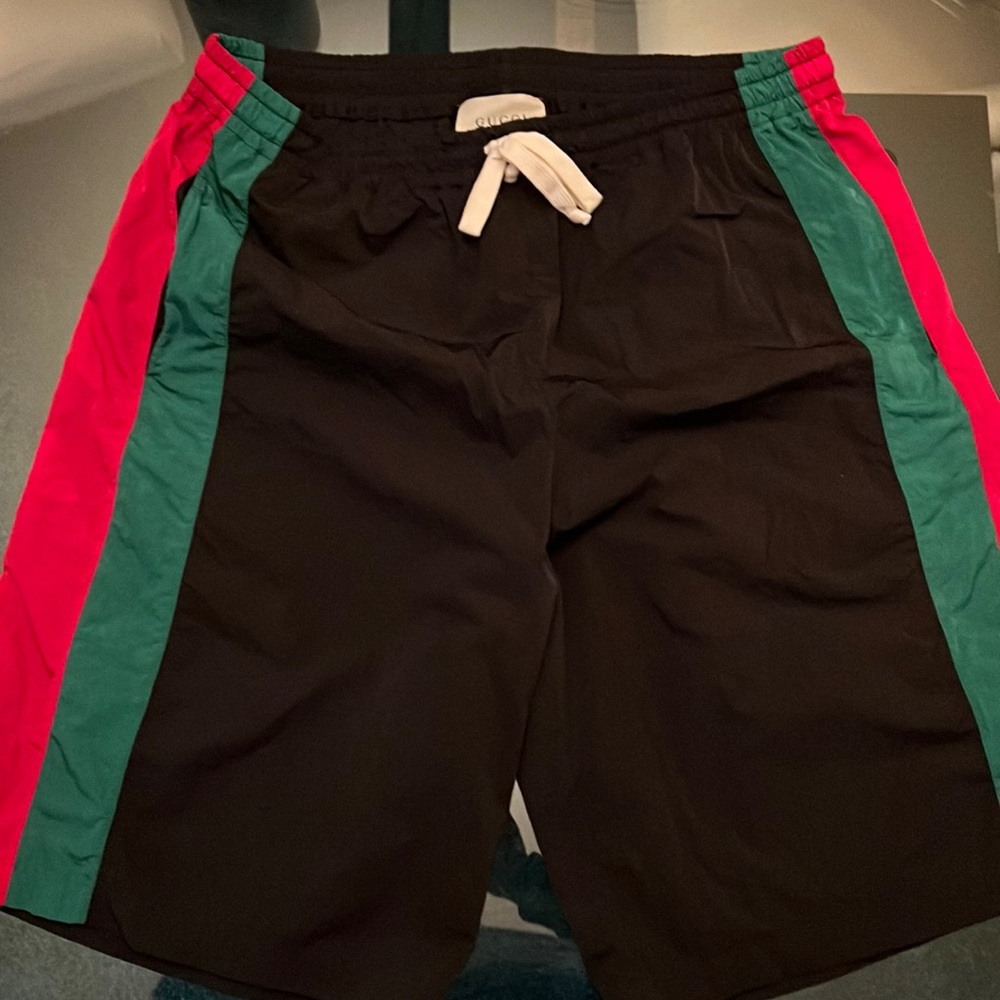 GUCCI Size XXXL
Gucci nylon shorts with Web bands